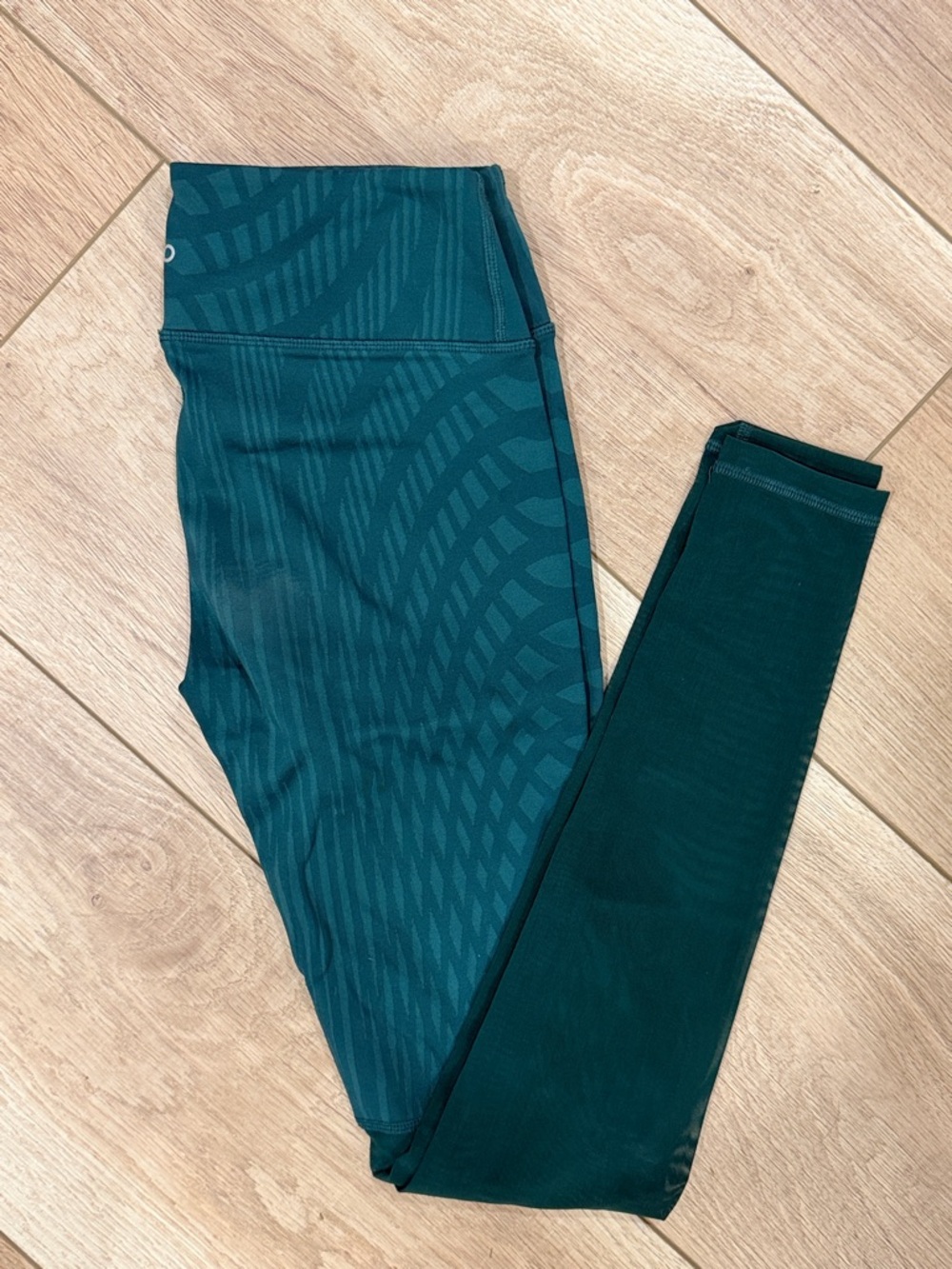 ALO Yoga Teal Green Patterned mesh legs Leggings